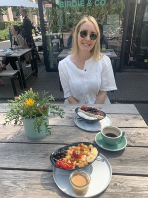 Fruit bowl with peanut butter and oatmeal açaí bowl (not on the menu) at Birdie & Co in Dusseldorf