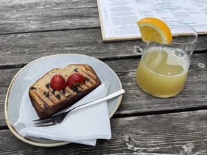 Bananenbrot mit Schokolade  at Birdie & Co in Dusseldorf