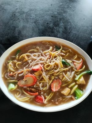 Delicious vegan hokkien mee. A satisfying lunch 👍 at Mummy Yummy in East Singapore