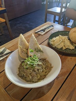 Mushroom Alfredo with Garlic bread at Ver De in Puerto Princesa