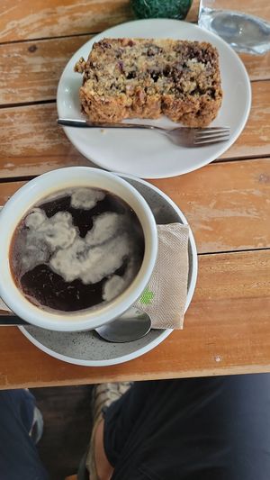 Vegan cake and coffee at Ver De in Puerto Princesa