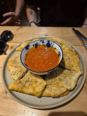 Naked pizza at Ver De in Puerto Princesa