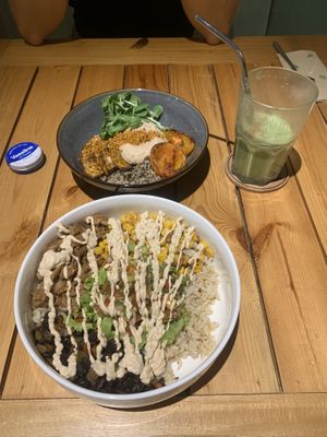 Fiesta & plant power bowls with kale nut smoothie 👌 at Ver De in Puerto Princesa