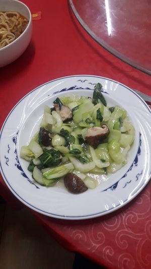 Pak choi con shiitake at El Chino Misterioso in Bilbao
