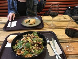 vegan salad & vegan vino with me mumma  at Arugula in Madrid
