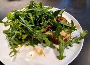 Hummus mushroom toast with ruccola at Velvet Collective in Dusseldorf