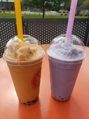Thai Tea and Taro Bubble Tea Slush, both made vegan at Bánhwich in Lincoln