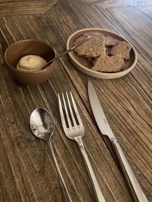 Vegan Cheese and Crackers as a first hello 👋   at Locafé in Grenoble