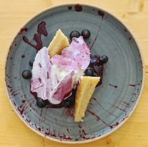 Dessert de la semaine du 1 juillet : Fromage Blanc - Cassis (Vegetarien) at Locafé in Grenoble