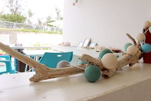 Terrace seats and a hammock in an open space is a pleasant atmosphere to feel the breeze. You can spend your time just relaxing, and it will allow you to forget time. at Elly's Cafe in Onna