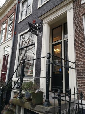 Outside at Willicroft - Plant Based Cheese Store in Amsterdam