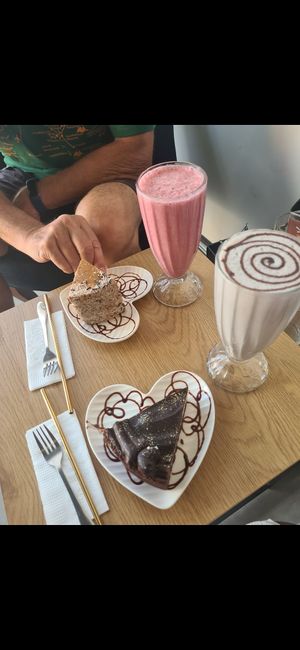 cakes and milkshakes at La Converseria in Santiago