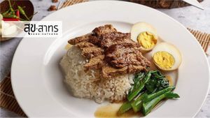 Chinese spice stew with rice (Plant-based meat, tofu, mushroom) at Sook Sathorn - Silom in Bangkok