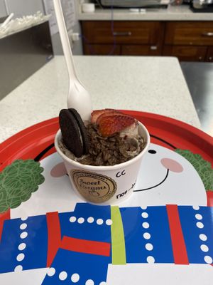 Cookies and cream  at Sweet Creams in Honolulu