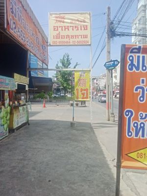 This is what you see, coming from the mainstreet, airport, just after you passed 7/11 at J Ton-po in Bangkok