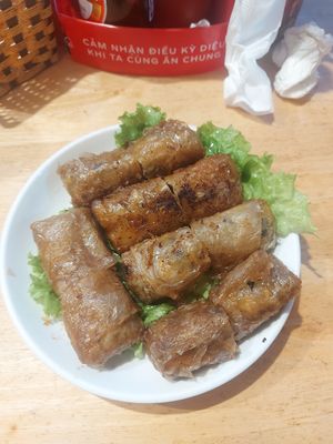 Spring rolls at Huong Viet in Hanoi