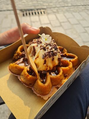 Chocolate Lady at Otto Waffle Atelier in Bruges