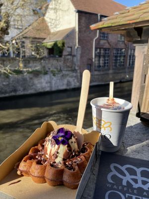 Chocolate lady  at Otto Waffle Atelier in Bruges