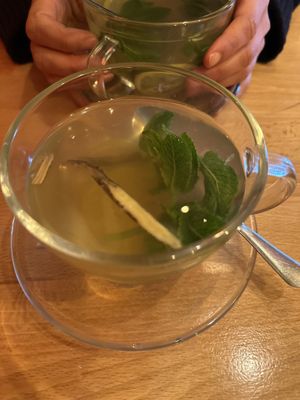 This awesome home made tea enfolds it’s aroma after a while. I liked the salty pearl, my friend did not 🤣  at Nón Café et Cuisine in Siegen