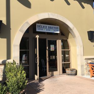 Exterior at Délice Breton in San Juan Capistrano