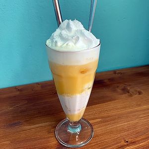 "sanfter engel" (drink with o-juice, vanilla scoop and whipped cream) at FREDO in Leipzig