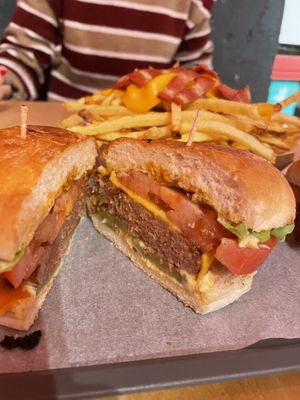 burger at Fantastic V in Madrid