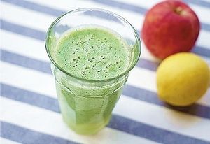 green smoothie at Kurashi no Hakko 暮らしの発酵 in Kitanakagusuku