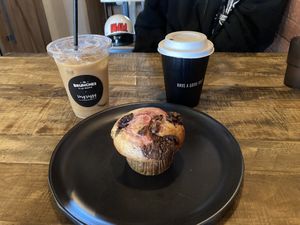 Chocolate and cherry muffin, almond latte, oat latte.  at Very Veggy-SALAD WORKS- in Fujisawa