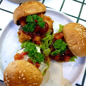 3 mini burgers at Burgreens - Oakwood in Jakarta