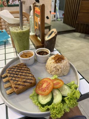 ‘Iba Bakar’ and ‘Green Punk smoothie'  at Burgreens - Oakwood in Jakarta