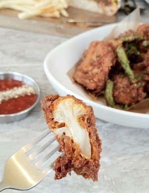 Fried Cauliflower - inside at Food Does Matter 푸드더즈매터 in Seoul