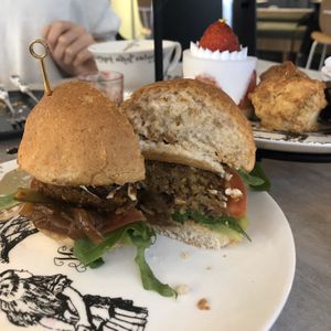 Burger at Food Does Matter 푸드더즈매터 in Seoul