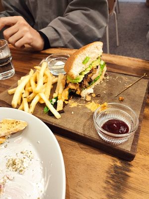 Chipotle burger at Food Does Matter 푸드더즈매터 in Seoul