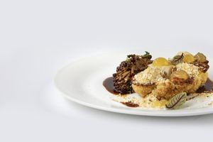 컬리플라워 스테이크와 데미글라스 소스 (Nut Free) at Food Does Matter 푸드더즈매터 in Seoul