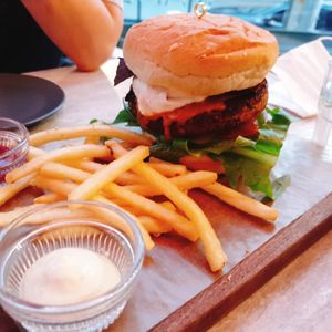 Burger is so good at Food Does Matter 푸드더즈매터 in Seoul