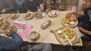 Pizza, burgers, pad thai, yogurts bowls at Satiba in Arequipa