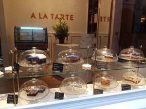 Shop window A la Tarte at A La Tarte in The Hague