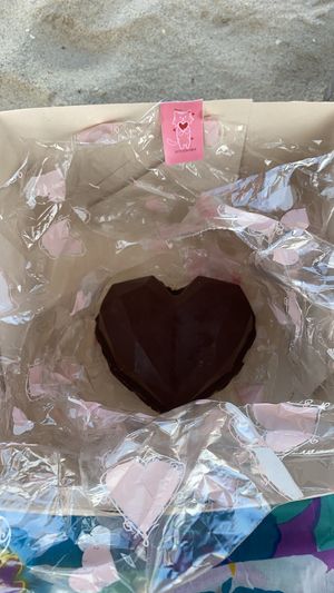 Coração lapidado com recheio de cookie com creme. at Nyne Culinaria Artesanal Vegana in Fortaleza