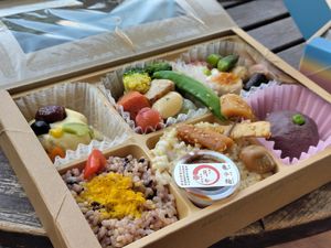 Between B16 and B18. I was given 2 options 'japanese style' or 'american style '. This was Japanese style. I also saw an inigiri stand next to the smoothie place that looked promis at Masumoto - Ginza Mitsukoshi in Tokyo