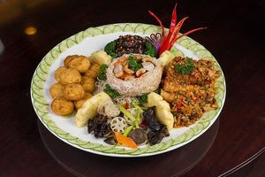 mixed plate at Fan Cai Xiang Vege in Kuala Lumpur