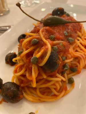 Spaghetti puttanesca vegan at Amor Di Pasta in Miami