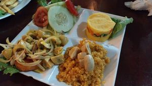 4 dishes in 1 at Karamba Restobar  in Paracas