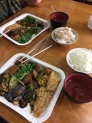 180$ both plates + rice at Yǒu Wèi SùShí  有味素食 in Hengchun