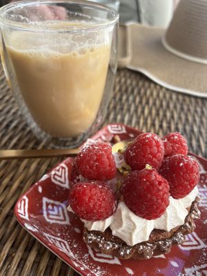 Torta de frambuesa   at Nuts in Biarritz