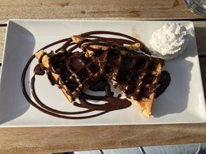 Gaufres vegan au chocolat noir et chantilly coco 😋 at La Gaufrerie in Paris
