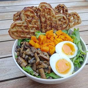 Veggy waffle salade at La Gaufrerie in Paris