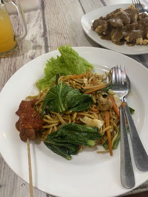 Mie goreng  at Vegi House in Singaraja