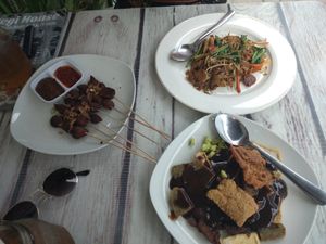 Sate, kwe tiaw and siobak yum! at Vegi House in Singaraja