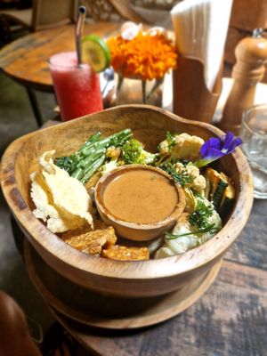 Gegrilltes Gemüse at Warung Seni in Tejakula