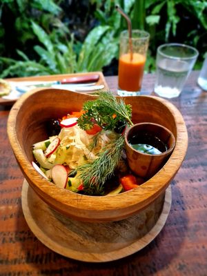 Griechischen Salat ohne feta at Warung Seni in Tejakula